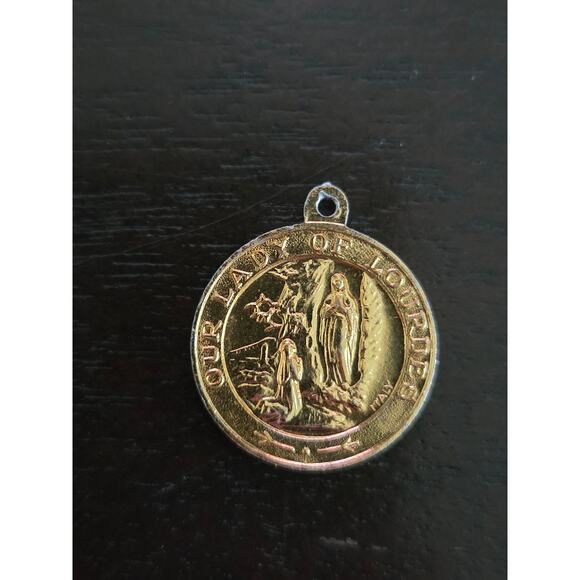 Vintage Pope John XXIII & Our Lady of Lourdes Medal Italy Gold Tone Pendant .75" - Picture 2 of 2